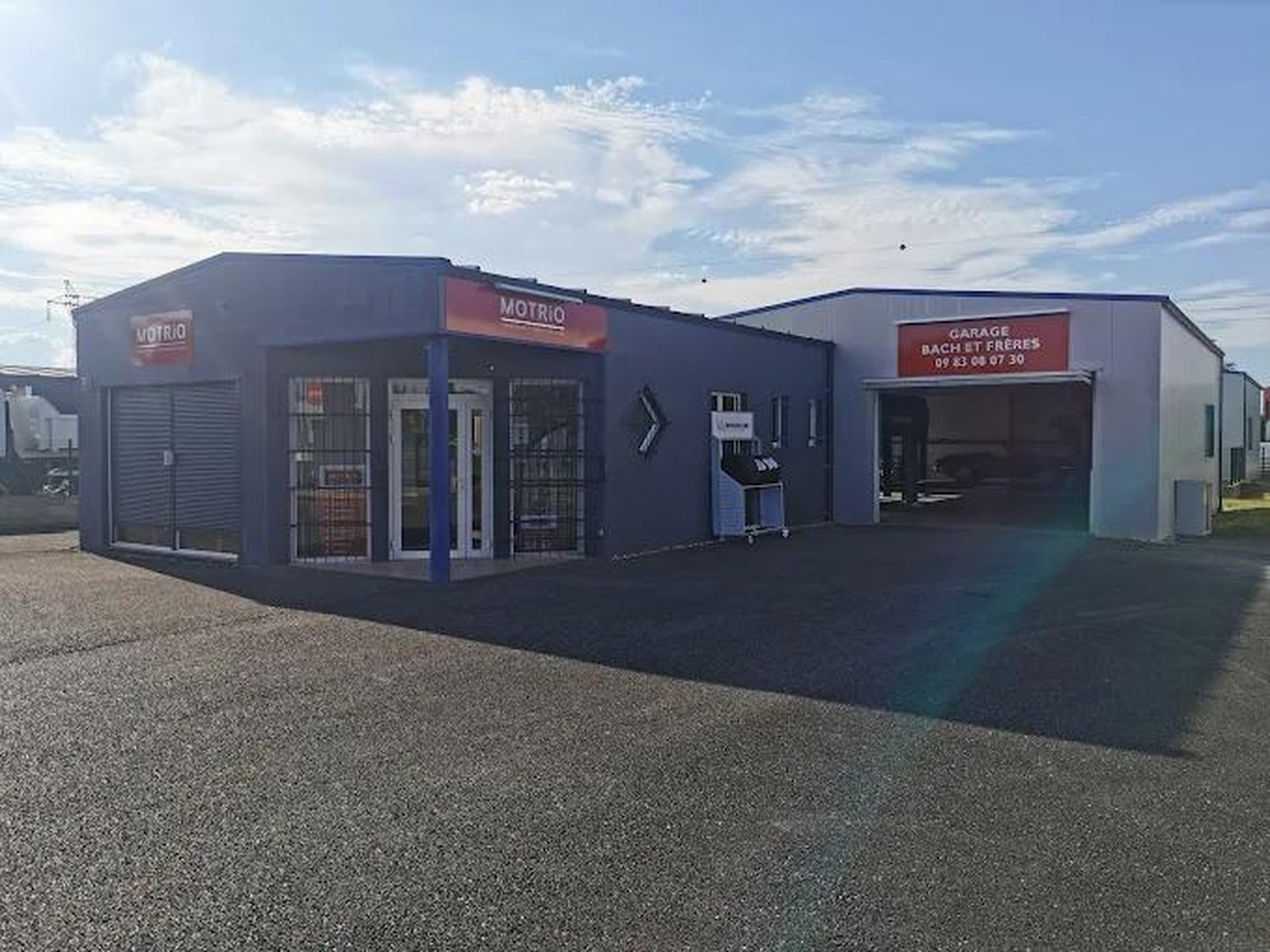 Façade du Garage Bach et Frères, zone Albasud à Montauban