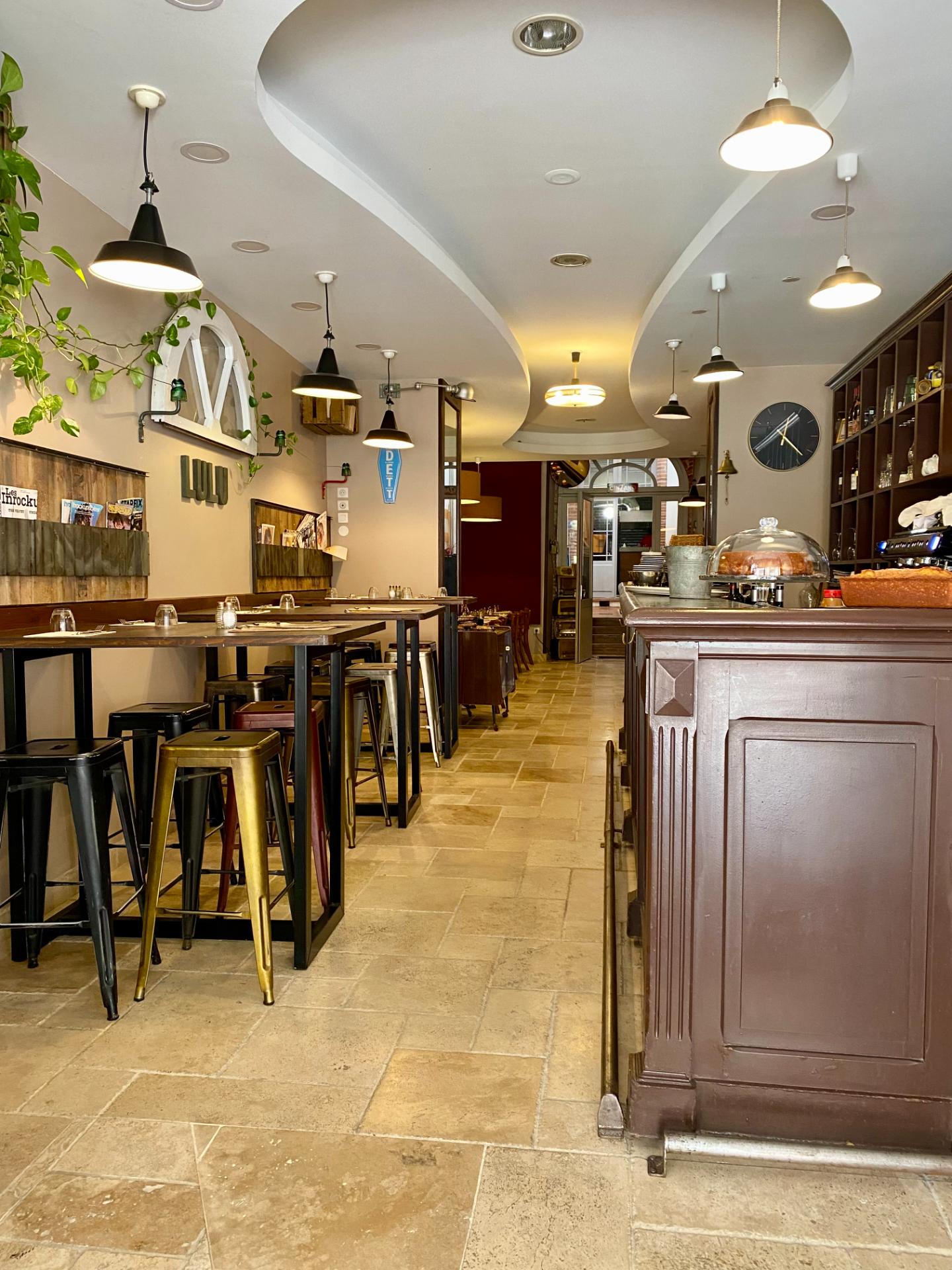 La salle de La Cantine de Lulu, ambiance rétro et chaleureuse